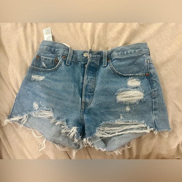 Levi's 501° Original Fit High-Rise
Women's Jean Shorts - Picture 4 of 9